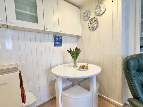 Dining table of Little Penty Holiday Cottage, Padstow, North Cornwall