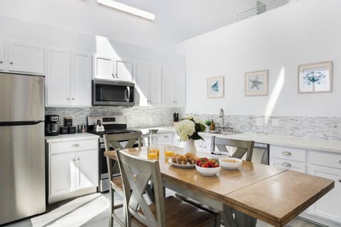 Fully equipped kitchen.