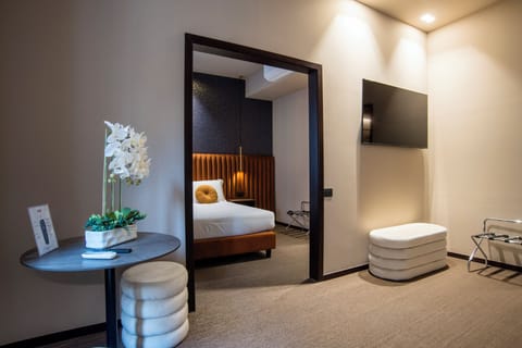 In-room safe, free WiFi