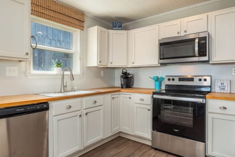 Sunny Side Up II Kitchen Sink