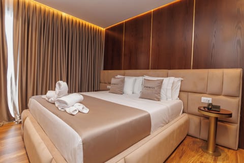 Desk, blackout drapes, free WiFi, bed sheets
