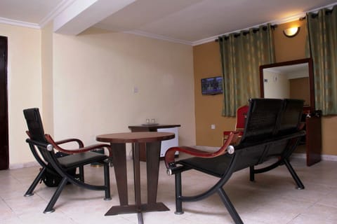 Executive Suite | Living area | Flat-screen TV