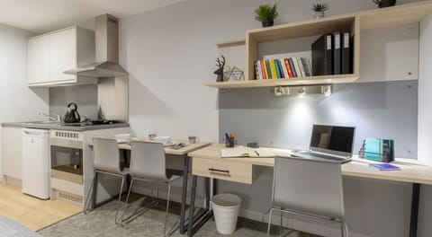 Studio, Non Smoking | Private kitchen | Electric kettle, toaster