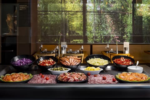 Breakfast and dinner served, Regional cuisine