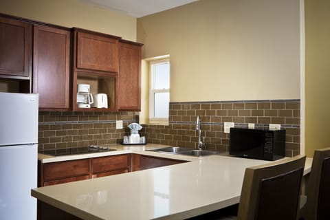 Premium Room, 2 Queen Beds, Kitchen | Private kitchen | Mini-fridge, microwave