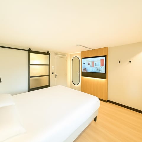 Standard Room, 1 Double Bed | Premium bedding, desk, blackout drapes, soundproofing