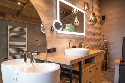 Luxury Tree House, Mountain View | Bathroom | Separate tub and shower, rainfall showerhead, eco-friendly toiletries