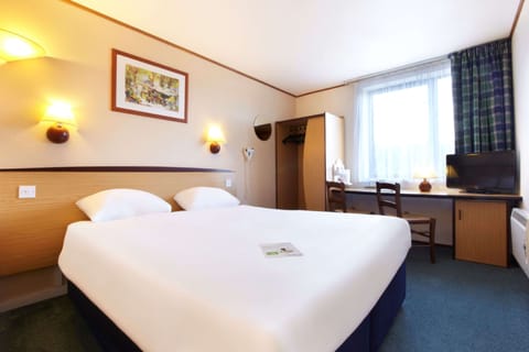 Standard Room, 1 Double Bed | Desk, blackout drapes, soundproofing, free WiFi