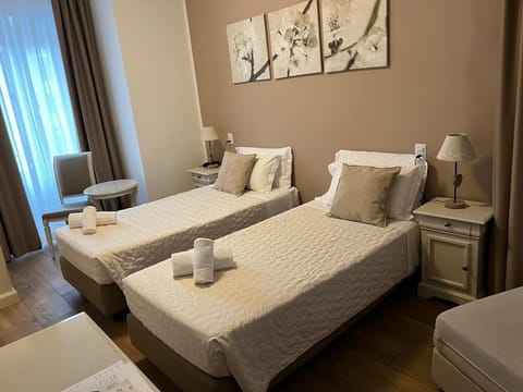 Standard Room | In-room safe, desk, laptop workspace, iron/ironing board