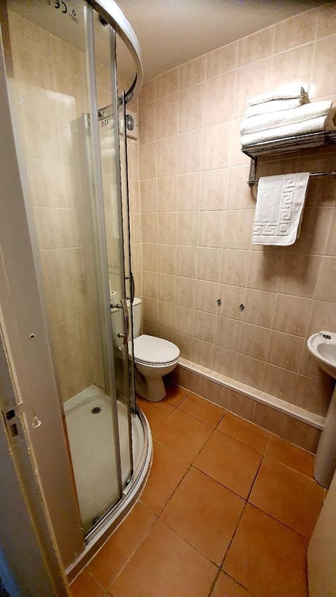 Standard Double Room | Bathroom | Combined shower/tub, hair dryer, towels