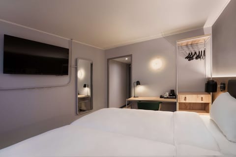 Standard Room, 2 Twin Beds, Non Smoking | Premium bedding, desk, blackout drapes, soundproofing
