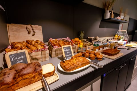 Daily buffet breakfast for a fee