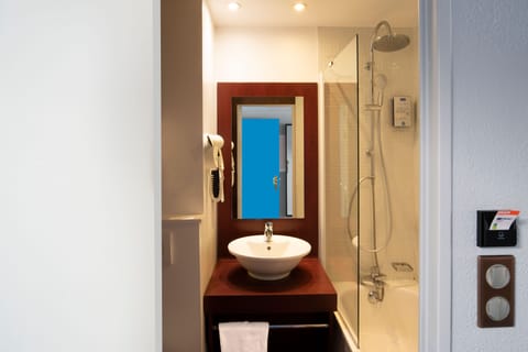 Double Room | Bathroom | Hair dryer, towels