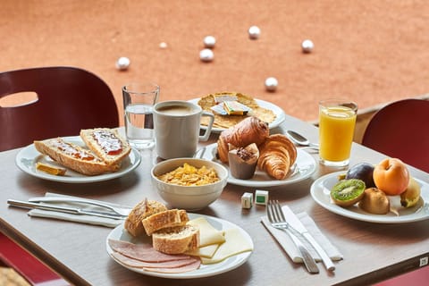 Daily buffet breakfast (EUR 10.50 per person)