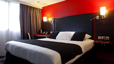 Standard Room, 1 Double Bed | Premium bedding, in-room safe, individually decorated, desk