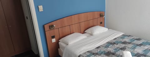 Standard Room, 1 Double Bed | Premium bedding, individually decorated, individually furnished, desk