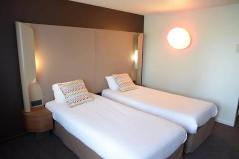 Standard Room, 1 Double Bed | Desk, blackout drapes, soundproofing, free WiFi