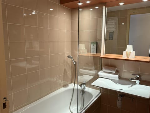 Standard Room, Multiple Beds | Bathroom | Eco-friendly toiletries, hair dryer, towels