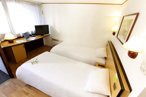 Premium bedding, desk, free WiFi, bed sheets