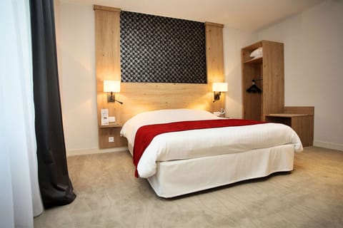 Superior Room, 1 Double Bed | In-room safe, desk, blackout drapes, soundproofing