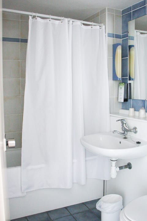 Combined shower/tub, eco-friendly toiletries, hair dryer, towels