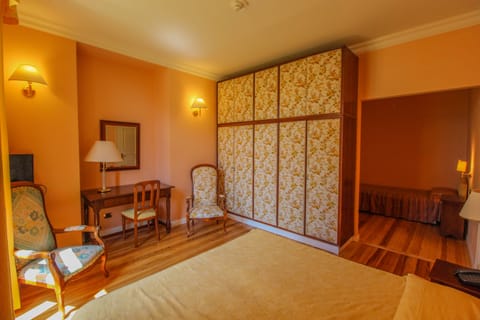 Triple Room | Desk, free WiFi, bed sheets