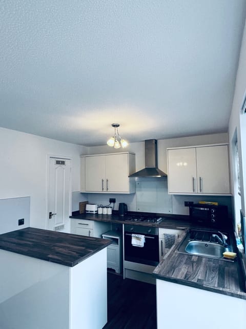 House | Private kitchen | Fridge, microwave, oven, stovetop