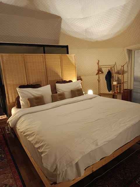 Desk, cribs/infant beds, rollaway beds, free WiFi