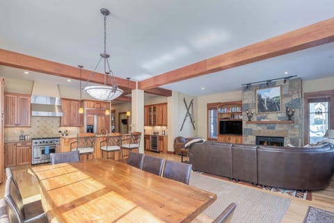 Living room: Smart TV (60” Sony), gas fireplace, radiant heat, no A/C