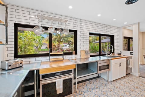 Fully Stocked Kitchen With All The Cookware You Will Need For a Great Meal At Home