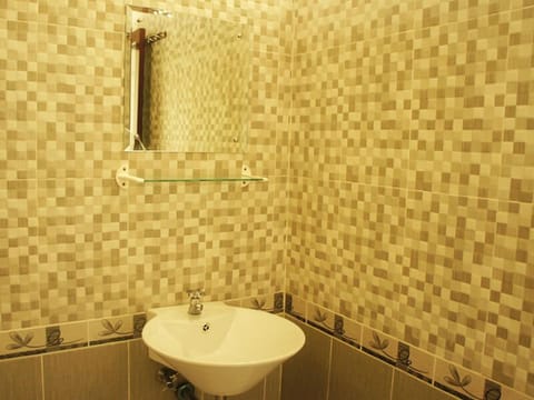 Standard Double Room | Bathroom sink