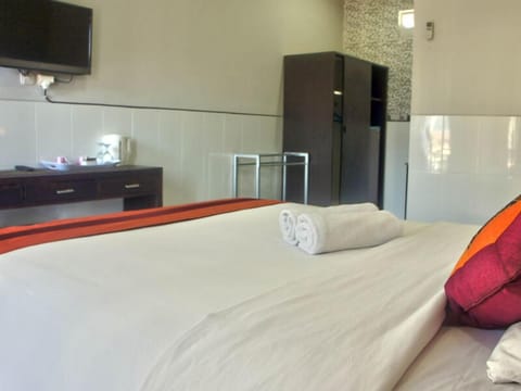 Standard Double Room | Minibar, desk, free WiFi, bed sheets