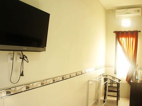 Standard Double Room | Minibar, desk, free WiFi, bed sheets