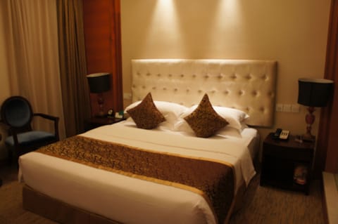 Superior Double Room, 1 Queen Bed, Pool View | Premium bedding, down comforters, Select Comfort beds, minibar