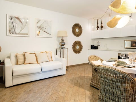 Furniture, Interior Design, Flooring, Wall, Floor, Wood, Couch, Ceiling, Room, Living Room