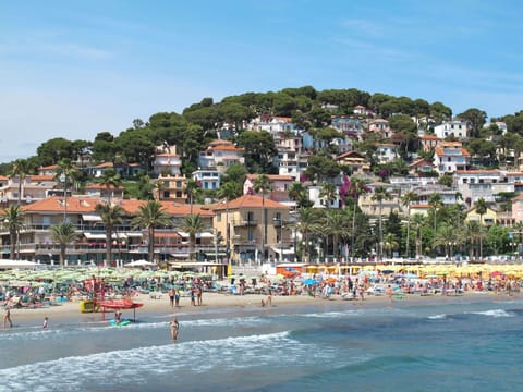 Summer, Coast, Beach, Sea, Recreation, Coastal And Oceanic Landforms, Shore, Vacation, Leisure