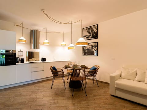 Residential Area, Shrub, Roof, Home, Cottage, Driveway, Estate, Siding, Landscaping, Yard