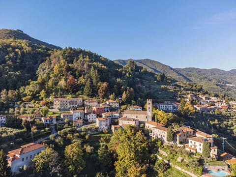 Mountainous Landforms, Hill, Mountain, Residential Area, House, Highland, Landscape, Hill Station, Town, Architecture