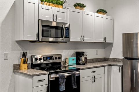 Plenty of cabinetry keep the space functional and tidy.