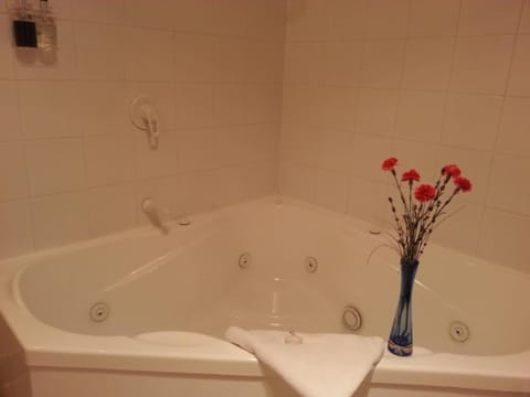 Standard Apartment, 1 Bedroom | Deep soaking bathtub