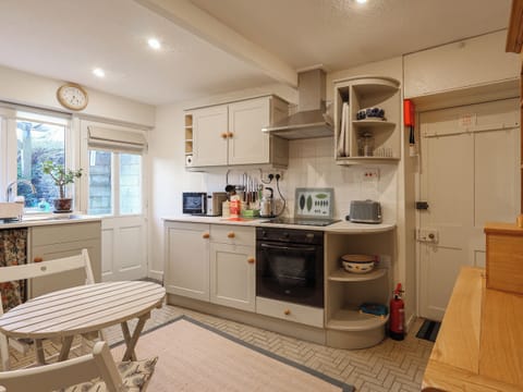 Kitchen | September Cottage, Lechlade-on-Thames