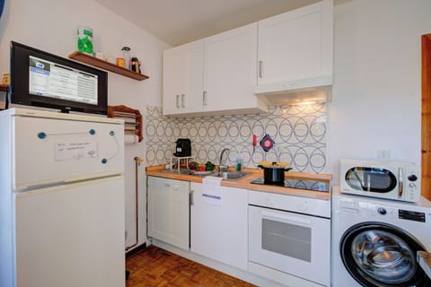 Standard Apartment, 1 Bedroom (Appartamento Il Rio) | Private kitchen | Fridge, microwave, stovetop, dishwasher
