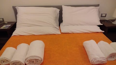 Classic Triple Room, Park View | Minibar, free WiFi