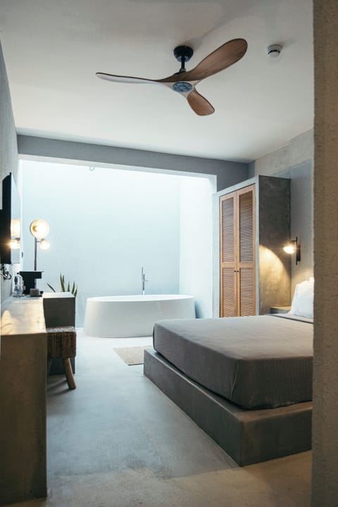 Deluxe Double Room | In-room safe, desk, laptop workspace, blackout drapes