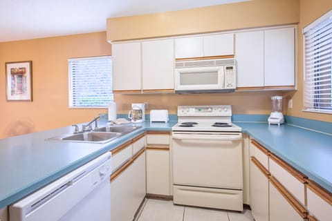 Suite, 2 Bedrooms | Private kitchen | Fridge, microwave, oven, stovetop