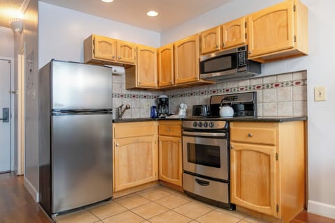 Suite, 1 Bedroom (with Loft) | Private kitchen | Microwave, coffee/tea maker, paper towels