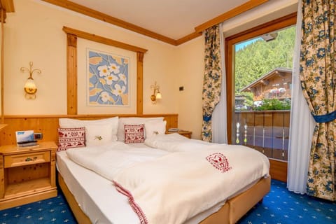 Economy Double Room | Premium bedding, down comforters, memory foam beds, minibar