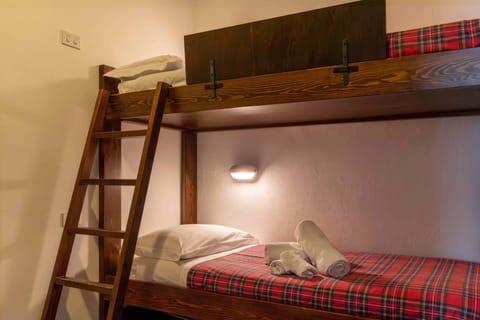 Apartment, 2 Bedrooms | In-room safe, bed sheets