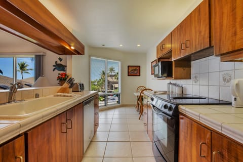 2 Bedroom Ocean View | Private kitchen | Fridge, microwave, coffee/tea maker, toaster