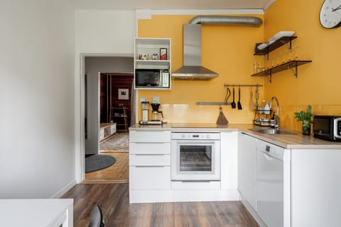 Superior Apartment, 1 Bedroom, Courtyard View, Ground Floor | Private kitchen | Full-size fridge, microwave, oven, stovetop